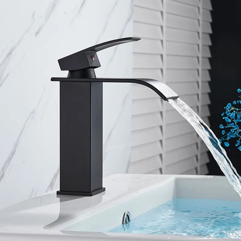 Elegant and trendy mixer for sinks